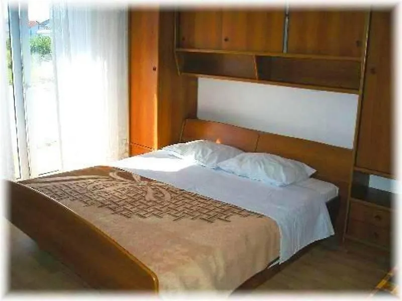 Apartment 696-6 For 2+2 Pers. In ロパール 0*,